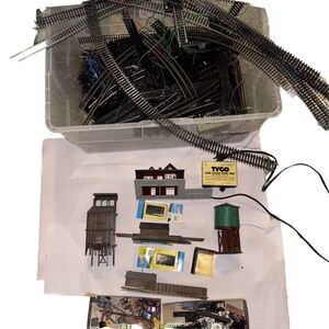 Model Train HO Bldgs Water Tower A Lot Of Track Transformer Small Accents As Is